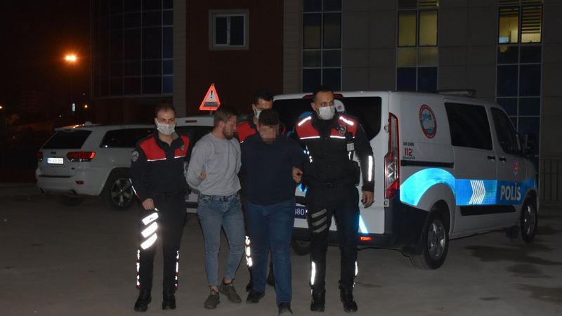Sivas'ta polisten kaçan ehliyetsiz sürücü, yayalara çarptı: 4 yaralı