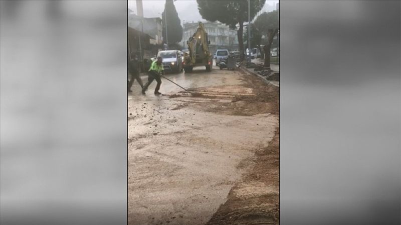 İzmir'de polisten 'helal olsun' dedirten davranış