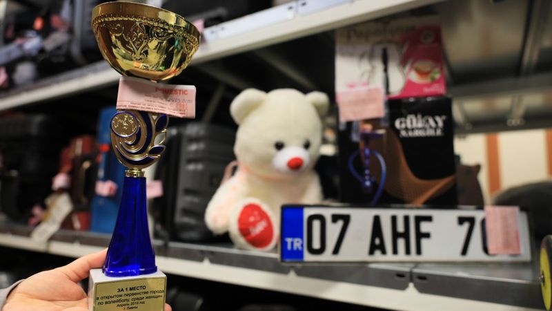 Antalya Havalimanı'nda birbirinden ilginç kayıp eşyalar