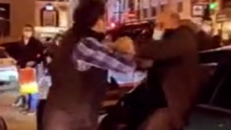 Sirkeci'de iki sürücünün ışık ihlali kavgası