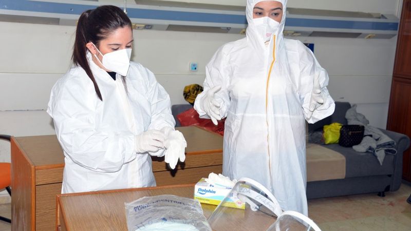 Bingöl’de astım hastası hemşire koronavirüsü iki kez yendi