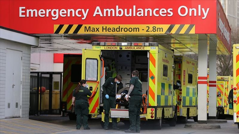 İngiltere’de sağlık sistemi çöküşe geçti