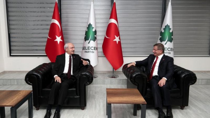 Kılıçdaroğlu, Davutoğlu'na 'geçmiş olsun' ziyareti yaptı