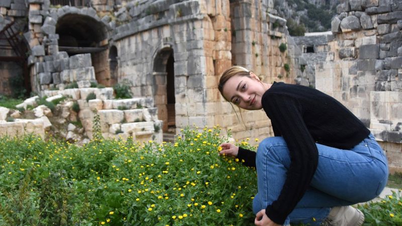 Demre’de kış ortasında bahar yaşanıyor