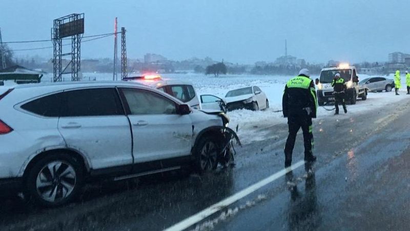 İstanbul'da kar yağışı sonrası trafik kazaları