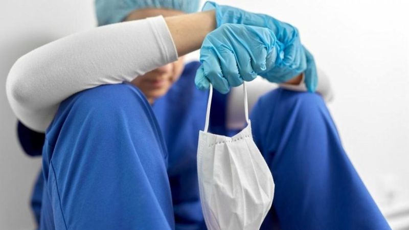 Sağlık çalışanlarına getirilen izin kısıtlaması kaldırıldı