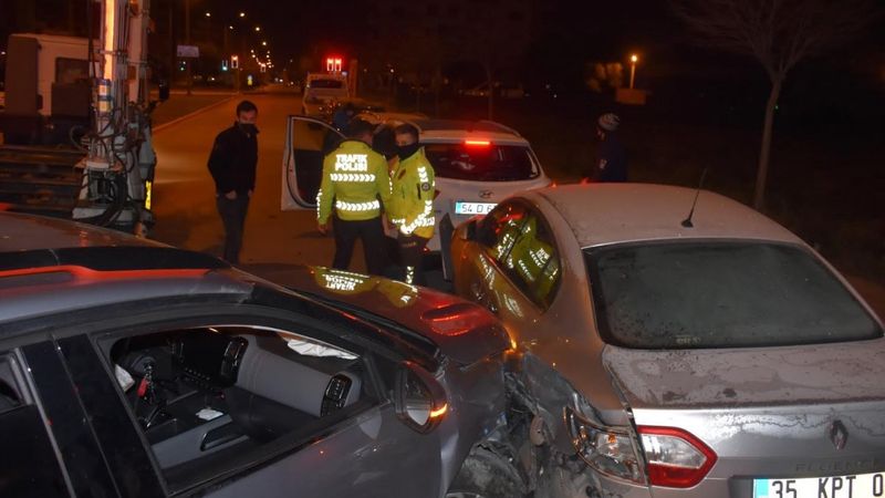 İzmir’de zincirleme kazalar peş peşe geldi: 14 araç hasar gördü