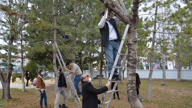 Karaman'da öğretmenler, geri dönüşüm malzemeleriyle kuş yuvaları yaptı