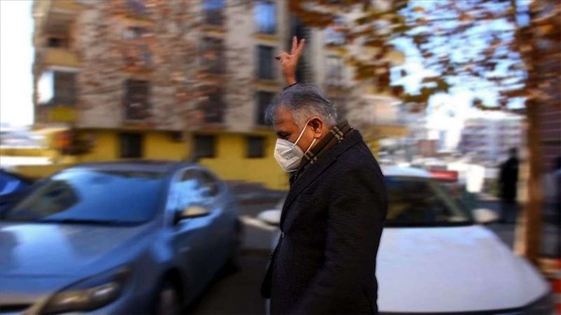 Diyarbakır annelerine zafer işareti yapan HDP'li vekil hakkında soruşturma başlatıldı