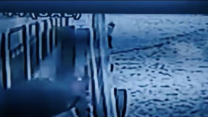 Kadıköy'de genç kadın vapurdan atladı