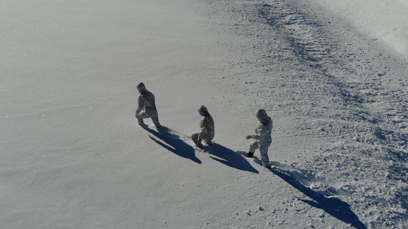 Koronavirüs kahramanlarının karla kaplı yollarda filyasyon mücadelesi