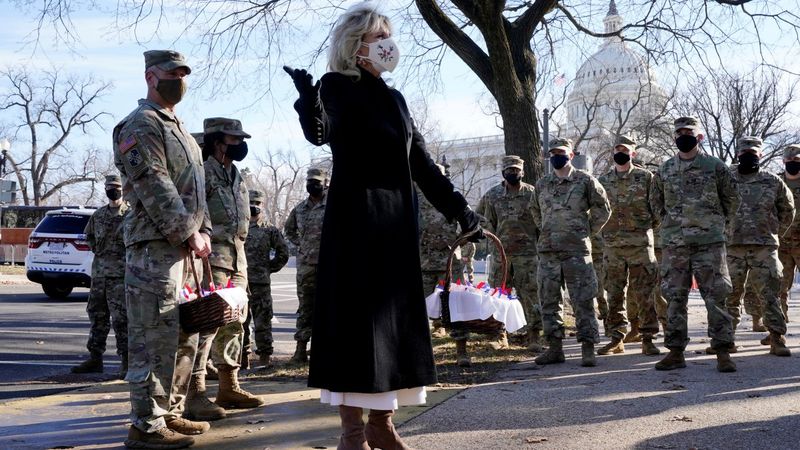 Biden'ın eşinden Ulusal Muhafızlara kurabiye sürprizi