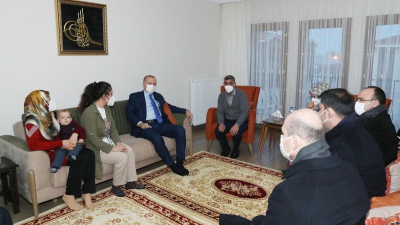 Cumhurbaşkanı Erdoğan'dan Elazığ'da ev ziyareti