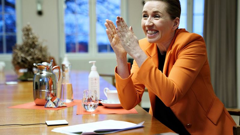 Danimarka’da Mette Frederiksen’in maketini yakan 3 kişiye tutuklama