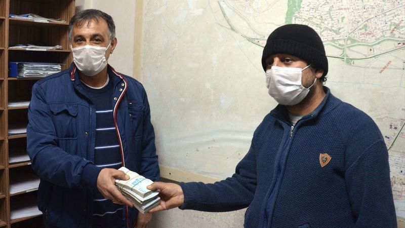 Kahramanmaraş'ta yolda bulduğu 50 bin lirayı sahibine teslim etti