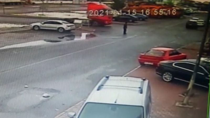 Kayseri'de yolun karşısına geçmek isterken tırın altında kaldı