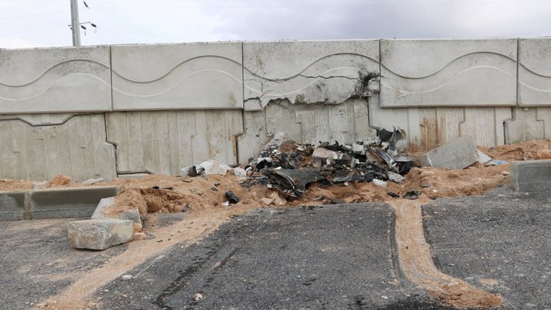 Niğde’de otomobil, istinat duvarına çarptı: 3 ölü