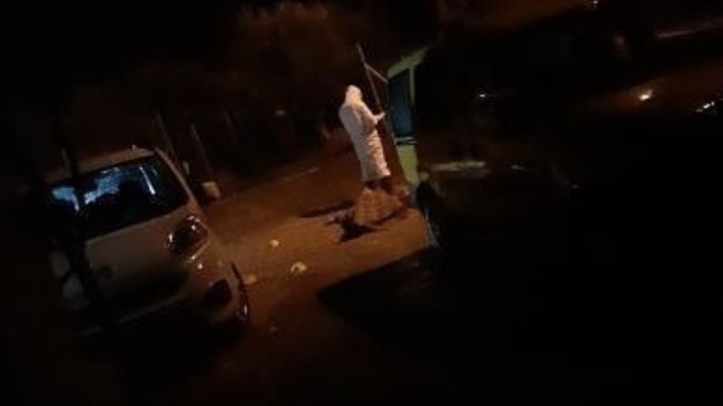 İzmir'de bir kişi sokak ortasında pompalı tüfekle öldürüldü