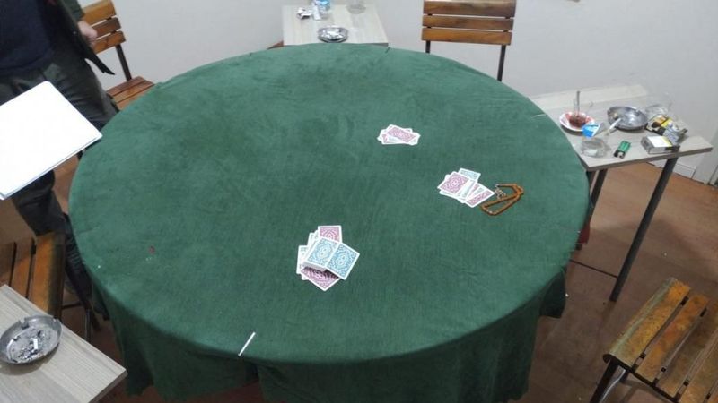 İzmir'de kumarhaneye çevrilen eve polis baskın