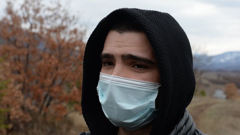 Tokatlı asker kazada ölen ailesini son yolculuklarına uğurladı