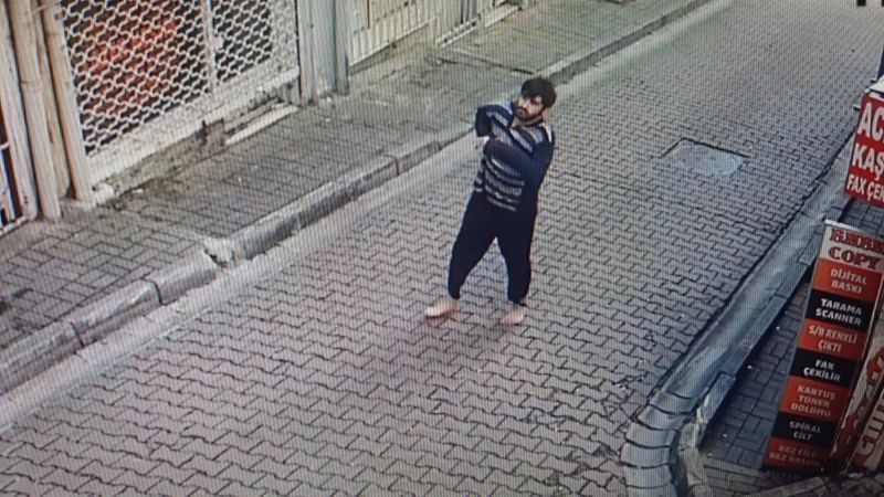 Beşiktaş'ta bıçaklanan kişi kendini pijamalarla sokağa attı