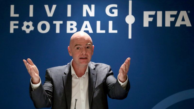 FIFA Başkanı: 2022 Dünya Kupası dolu statlarda oynanacak