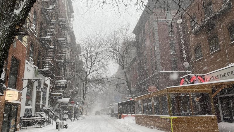 New York’ta kar fırtınası: Uçuşlar askıya alındı