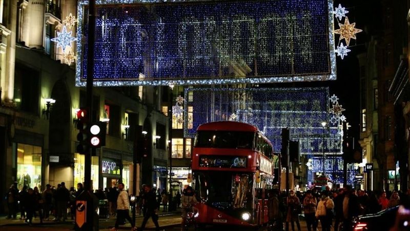 İngiltere'de hizmet sektörü son 8 ayın en sert daralmasını yaşadı