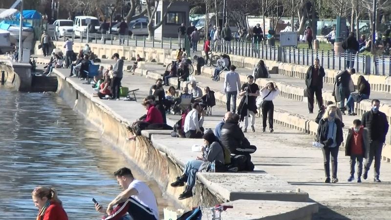 İstanbul'da güneşli hava, koronavirüsü bir anlığını da olsa unutturdu