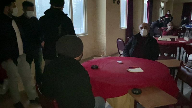 Esenyurt’ta okey masasında yakalandı, camdan atlayarak kaçtı