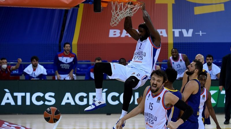 Anadolu Efes Avrupa Ligi'nde Barcelona'yı yendi