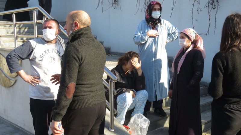 Üsküdar'da 5 katlı binada yangın çıktı