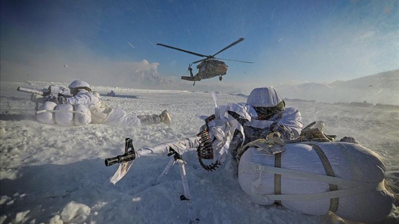 MSB, komandoların zorlu kış şartlarındaki terörle mücadelesini paylaştı