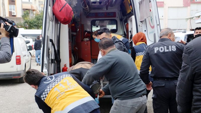 Antalya'da bir şahıs kendini otomobile kilitledikten sonra tetiğe bastı