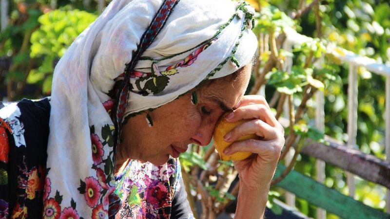 Köye yerleşen eski manken Bilun Dohmen, ağlaya ağlaya köy hayatını bıraktı