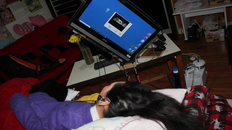 İzmirli SMA Tip 2 hastası Hatice Özkan, 6'ncı lisans eğitimini alıyor