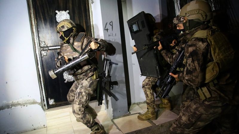 Adana'da uyuşturucuya özendirenlere yönelik operasyon