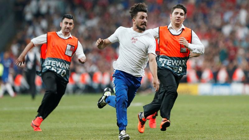 UEFA maçında sahaya giren YouTuber’a 1 yıl 8 ay hapis cezası