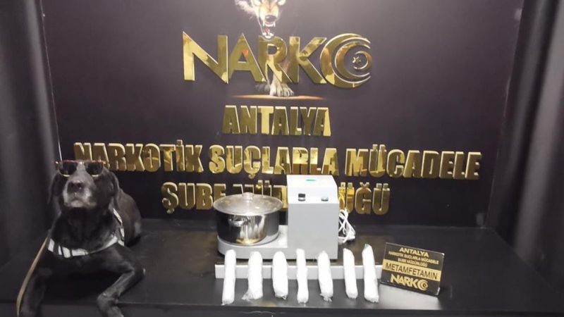 Antalya'da kargoya verilen blender cihazından 1 kilo uyuşturucu çıktı