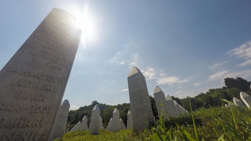 Hollanda'dan, Srebrenitsa katliamına seyirci kalan askerlere 5 bin euro 'jest'