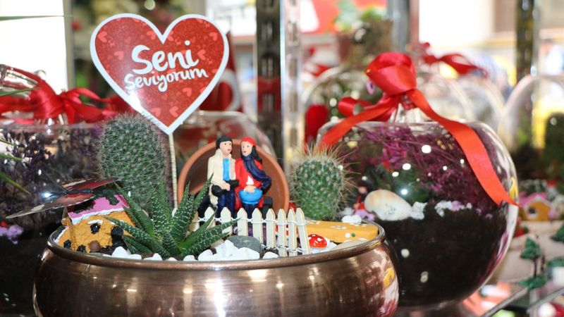 Sakarya'da çiçekçiler, Sevgililer Günü hazırlıklarını tamamladı