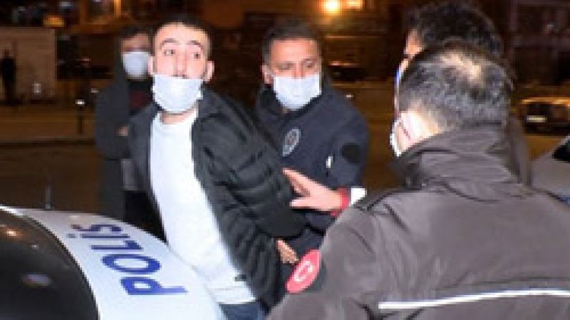 Ümraniye'de aracını polisin üzerine sürüp kaçan alkollü sürücü ehliyetsiz çıktı