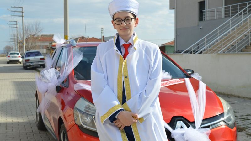 Eskişehir’de hafızlığı bitiren genç için konvoylu kutlama