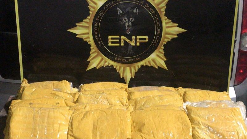Erzurum'da, üç araçtan 56 kilo uyuşturucu çıktı
