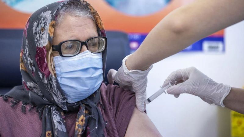 Aşıyla 65 yaş grubuna sokak serbest olabilir