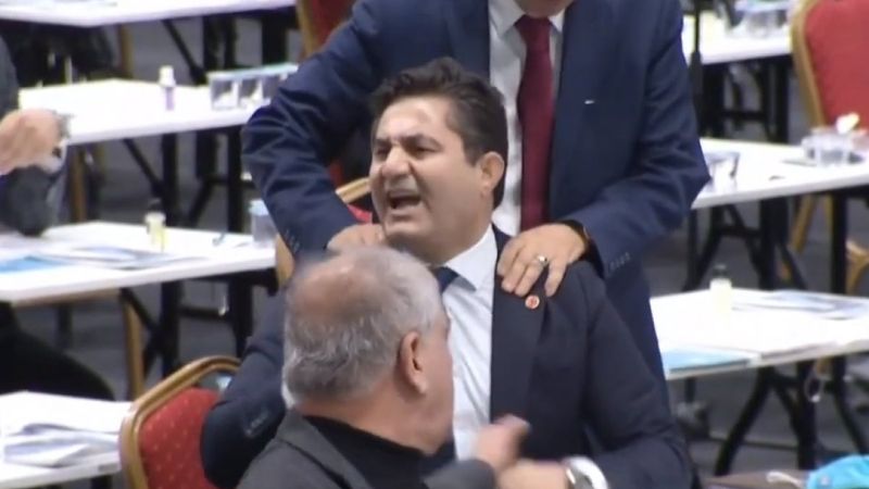 İBB Meclisi'nde AK Parti ile İyi Parti arasında şantajcı kavgası