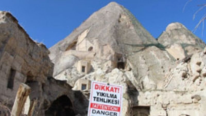 Kapadokya’da peribacaları bakımsızlıktan yıkılıyor