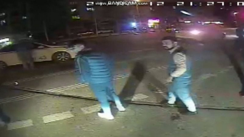 Çekmeköy'de, taksi şoförü otobüs şoförünü darbetti