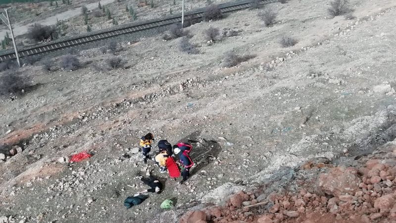 Malatya'da, dengesini kaybeden genç uçurumdan yuvarlandı