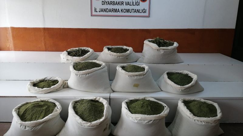 Diyarbakır’da dev narkotik operasyonu: 1 ton 734 kilo uyuşturucu yakalandı